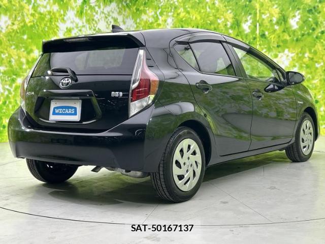 Toyota AQUA 2017-06 8754462-2