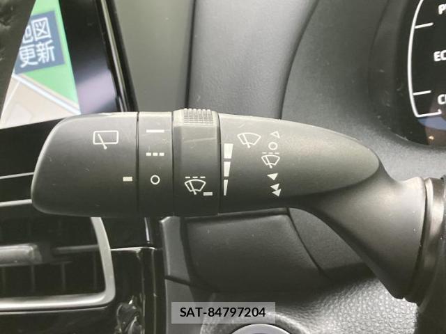 Toyota AQUA 2023-06 8754695-16