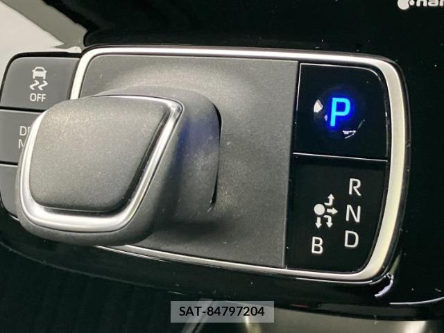 Toyota AQUA 2023-06 8754695-17