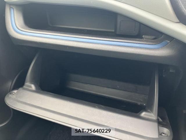 Toyota AQUA 2014-03 8754728-11