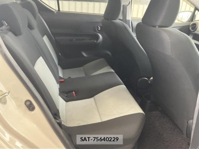 Toyota AQUA 2014-03 8754728-4