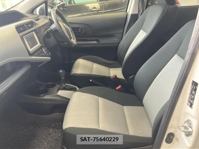 Toyota AQUA 2014-03 8754728-5