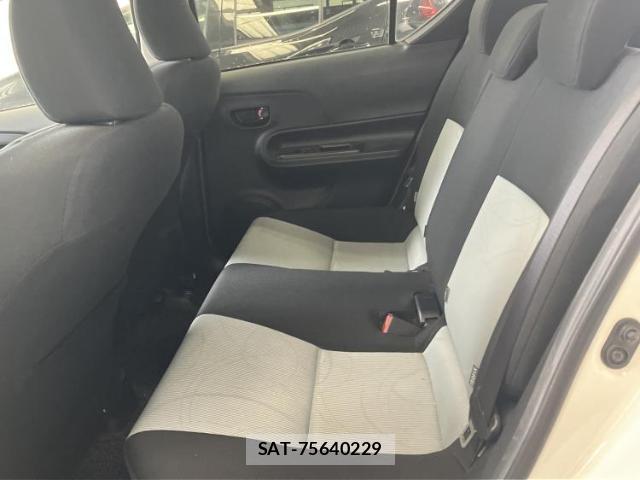 Toyota AQUA 2014-03 8754728-6