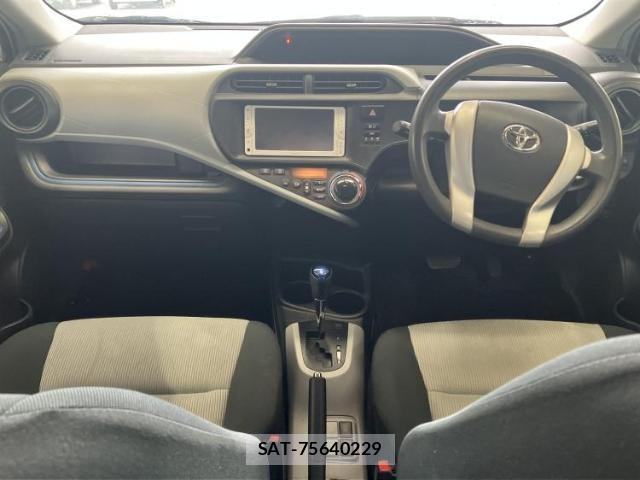 Toyota AQUA 2014-03 8754728-7