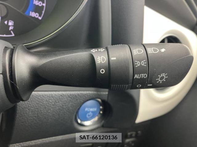 Toyota AURIS 2016-06 8754661-14