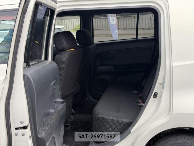 Toyota BB 2011-08 8753366-11