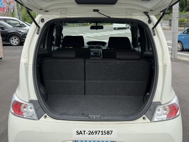 Toyota BB 2011-08 8753366-18