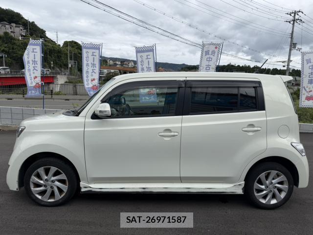 Toyota BB 2011-08 8753366-7
