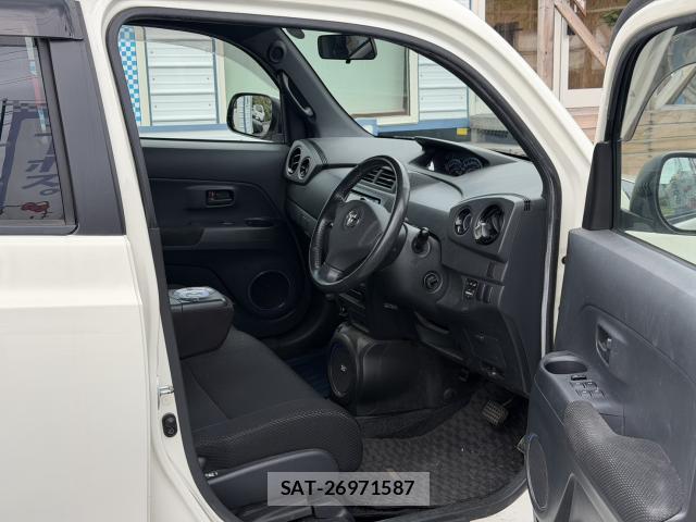 Toyota BB 2011-08 8753366-9
