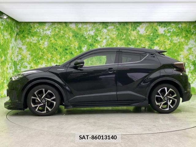 Toyota C-HR 2017-08 8752218-1