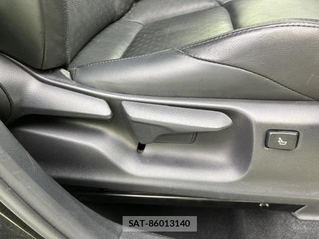 Toyota C-HR 2017-08 8752218-5