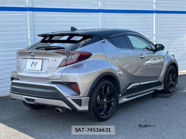 Toyota C-HR 2019-03 8752361-17