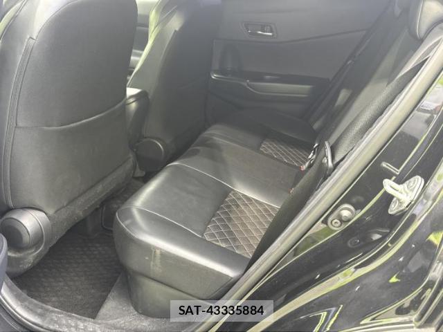 Toyota C-HR 2022-12 8754351-6