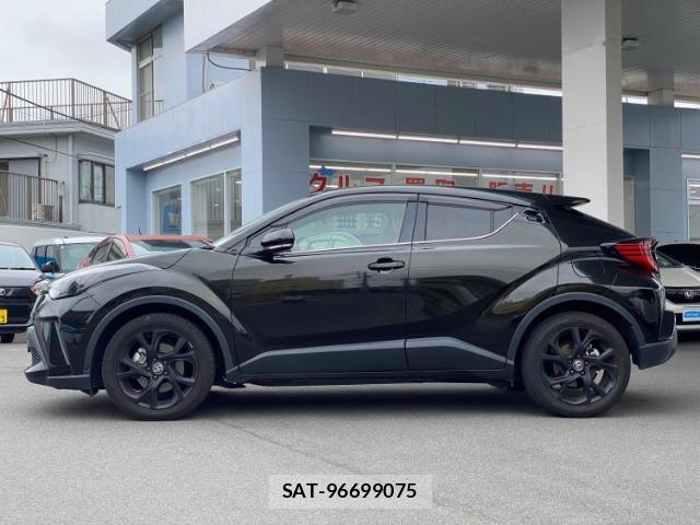 Toyota C-HR 2023-01 8754365-1