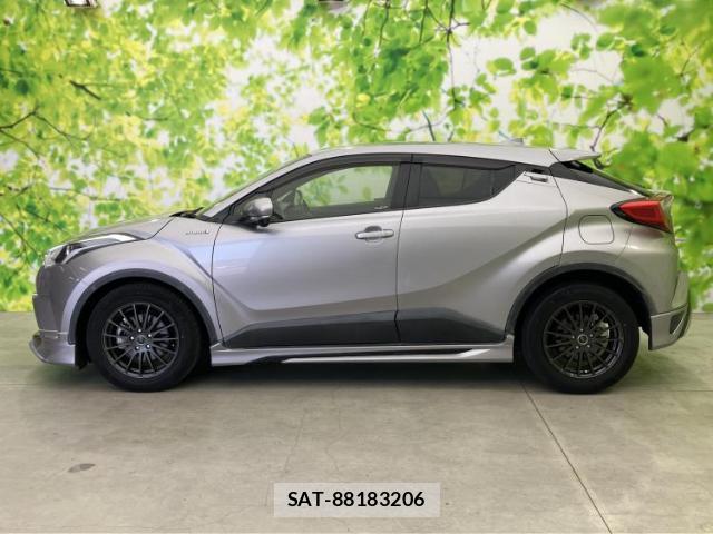 Toyota C-HR 2017-10 8754408-1