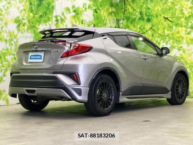 Toyota C-HR 2017-10 8754408-2