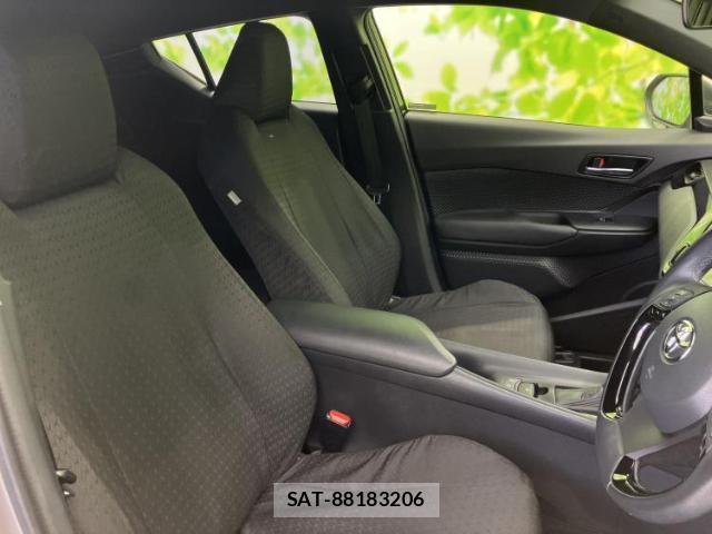 Toyota C-HR 2017-10 8754408-3
