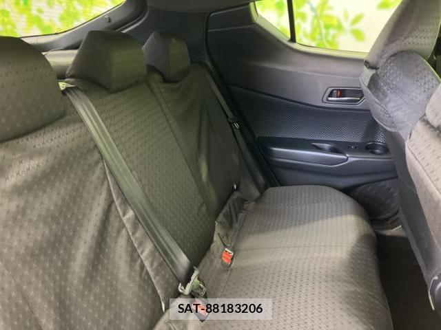 Toyota C-HR 2017-10 8754408-4