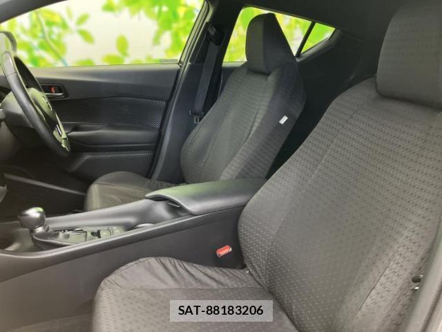 Toyota C-HR 2017-10 8754408-5