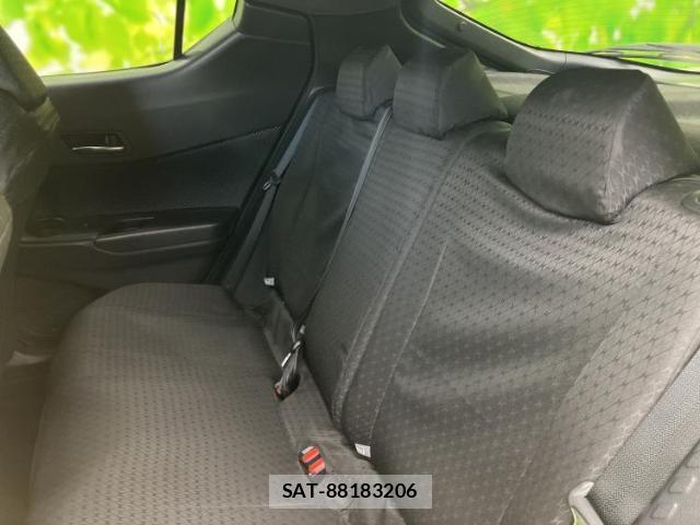 Toyota C-HR 2017-10 8754408-6