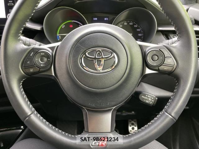 Toyota C-HR 2021-06 8754680-12