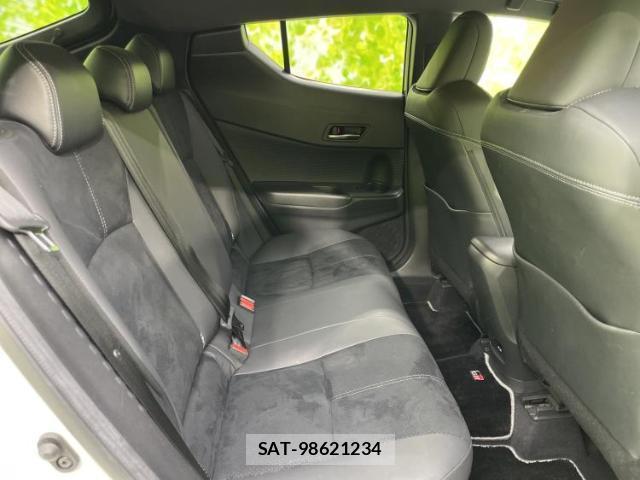Toyota C-HR 2021-06 8754680-4