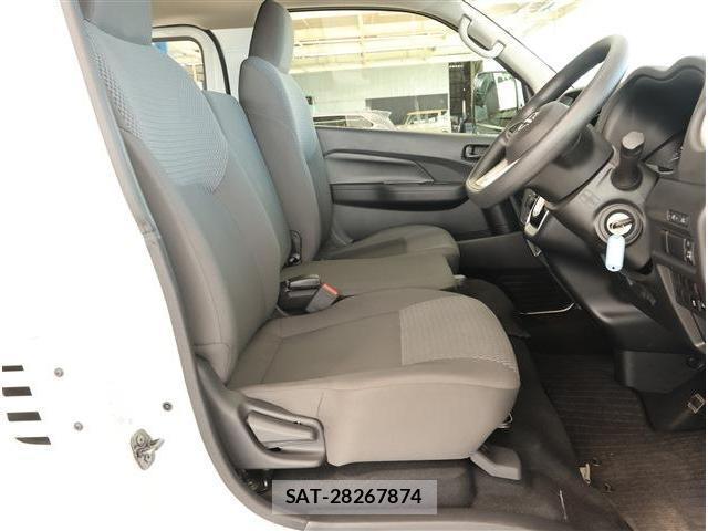 Nissan Caravan 2024-09 8752399-13