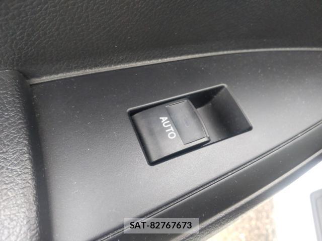 Toyota COROLLA AXIO 2023-08 8752608-12