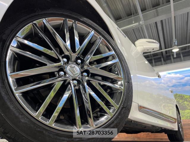 Toyota CROWN HYBRID 2014-03 8752820-12