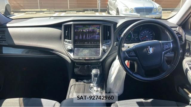 Toyota CROWN HYBRID 2013-02 8753571-2