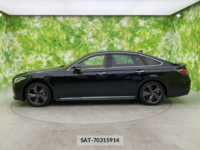 Toyota CROWN HYBRID 2020-07 8754536-1