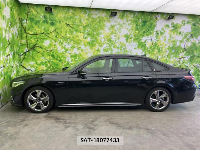 Toyota CROWN HYBRID 2019-03 8754697-1