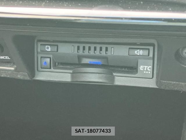 Toyota CROWN HYBRID 2019-03 8754697-17