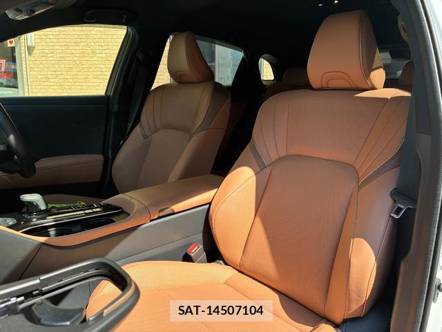 Toyota CROWN 2025-09 8754322-18