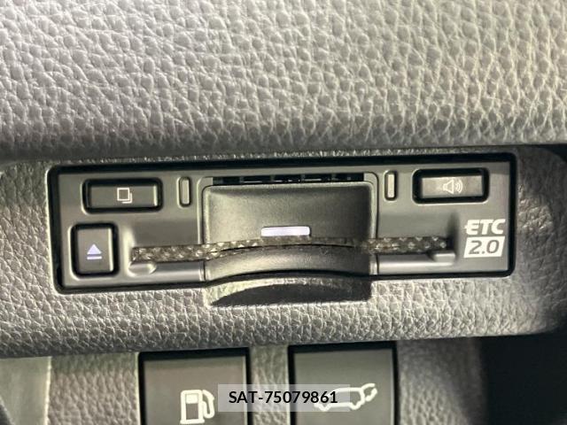 Toyota CROWN 2024-10 8754517-17