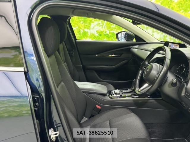 Mazda CX-30 2023-08 8752763-3