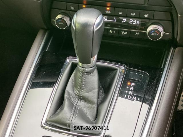 Mazda CX-8 2019-11 8753105-15