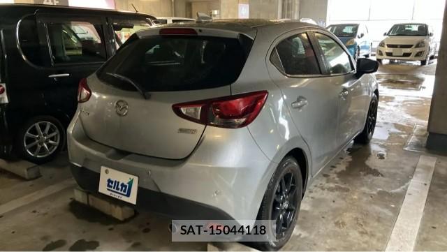 Mazda DEMIO 2017-12 8753610-12