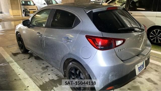 Mazda DEMIO 2017-12 8753610-13