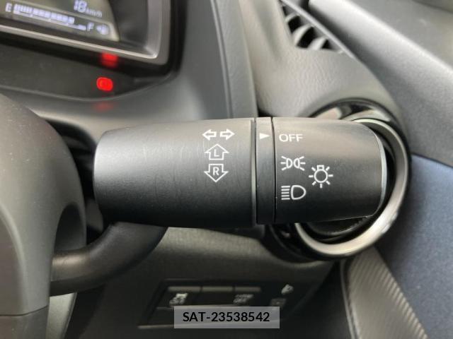 Mazda DEMIO 2016-05 8754597-14