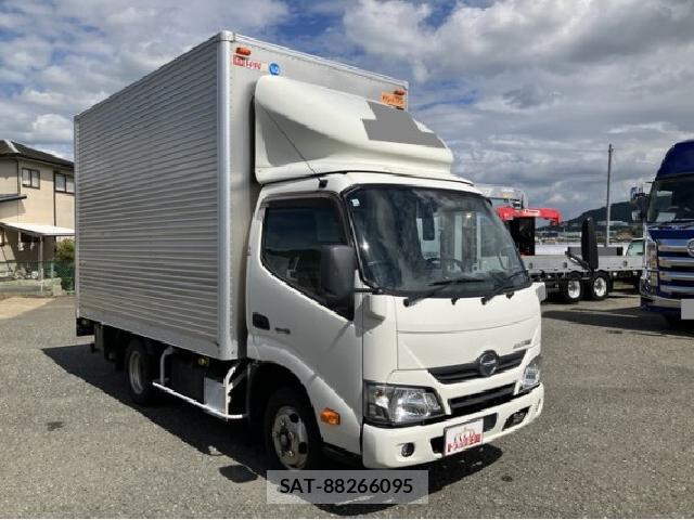 Hino DUTRO 2018 8754756-1