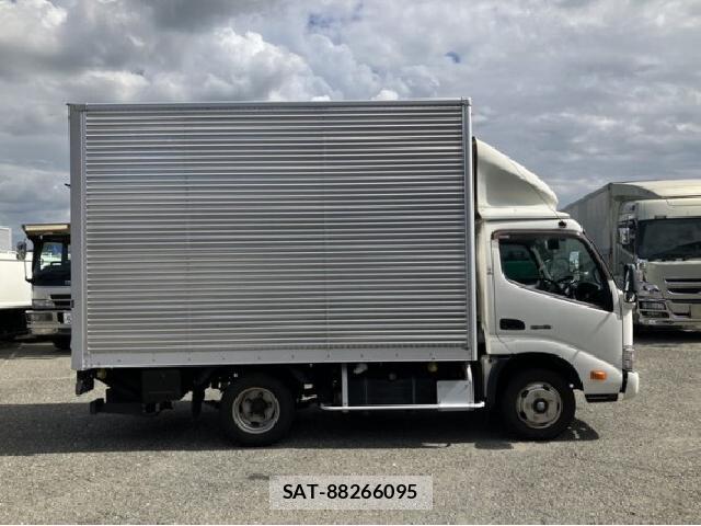 Hino DUTRO 2018 8754756-13