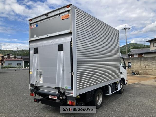 Hino DUTRO 2018 8754756-3