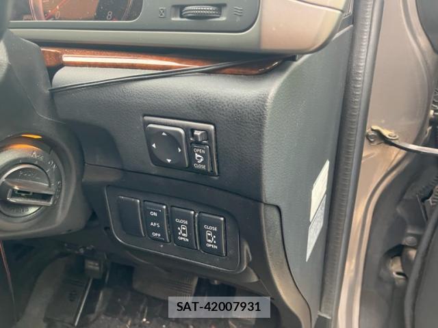 Nissan ELGRAND 2010-02 8752874-19