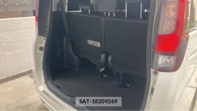 Toyota ESQUIRE 2015-09 8753616-17