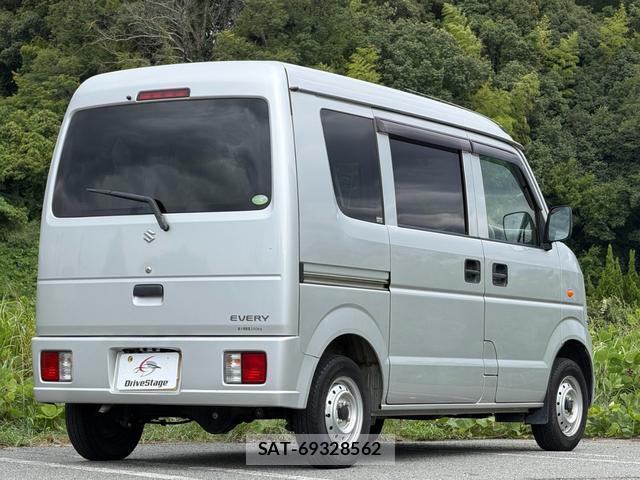 Suzuki EVERY 2011-04 8754142-1