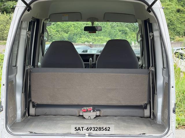 Suzuki EVERY 2011-04 8754142-11