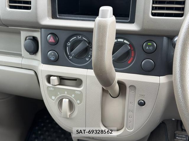 Suzuki EVERY 2011-04 8754142-5