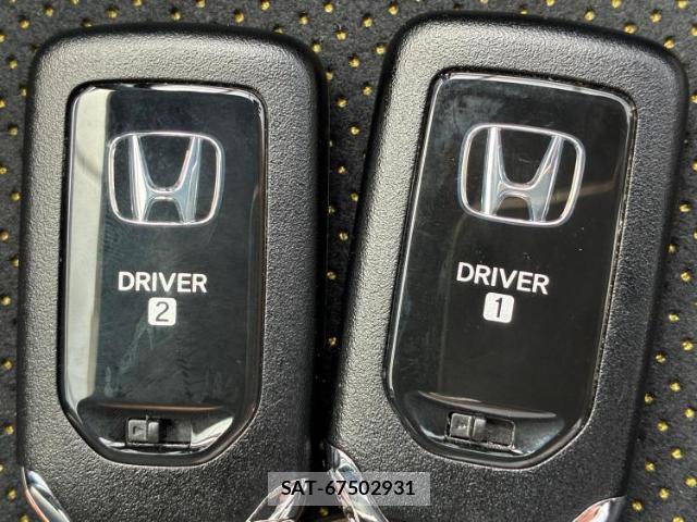 Honda FIT HYBRID 2023-07 8754412-14
