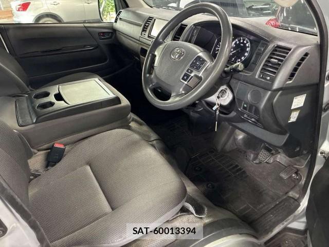 Toyota HIACE VAN 2021-08 8752542-3